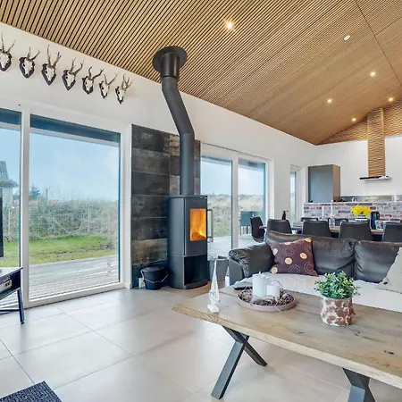 3 Bedroom Amazing In 德斯泰德