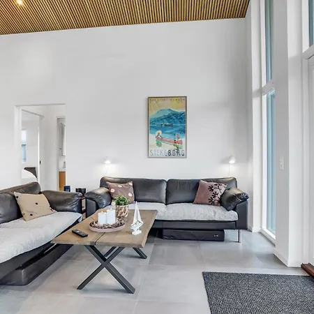3 Bedroom Amazing In 德斯泰德